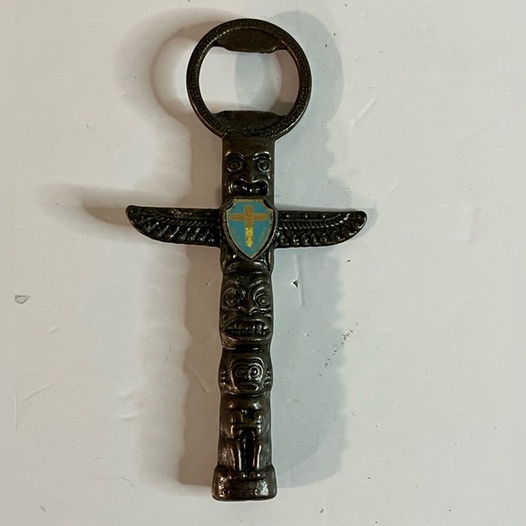 Vintage Totem Pole Souvenir Bottle Opener – British Columbia Collectible - Picture 2 of 7